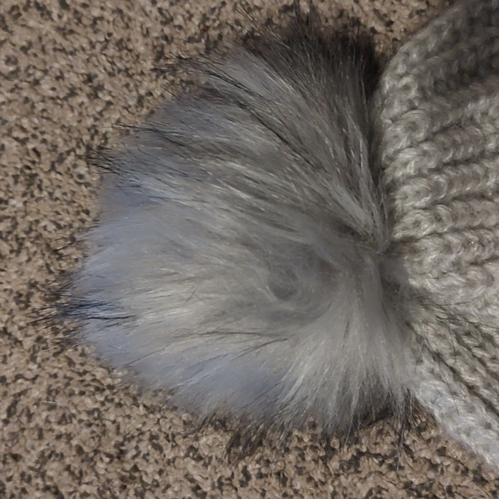 Cozy Gray Knit Pom-Pom Beanie - Picture 3 of 5